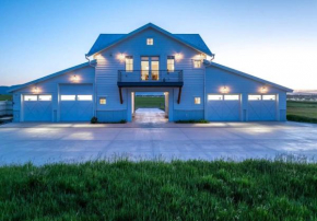 Modern Ranch Home on Private 5 Acres